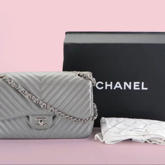 SOLD - Chanel Caviar Classic Jumbo Chevron Double Flap Bag - Picture 3 of 9